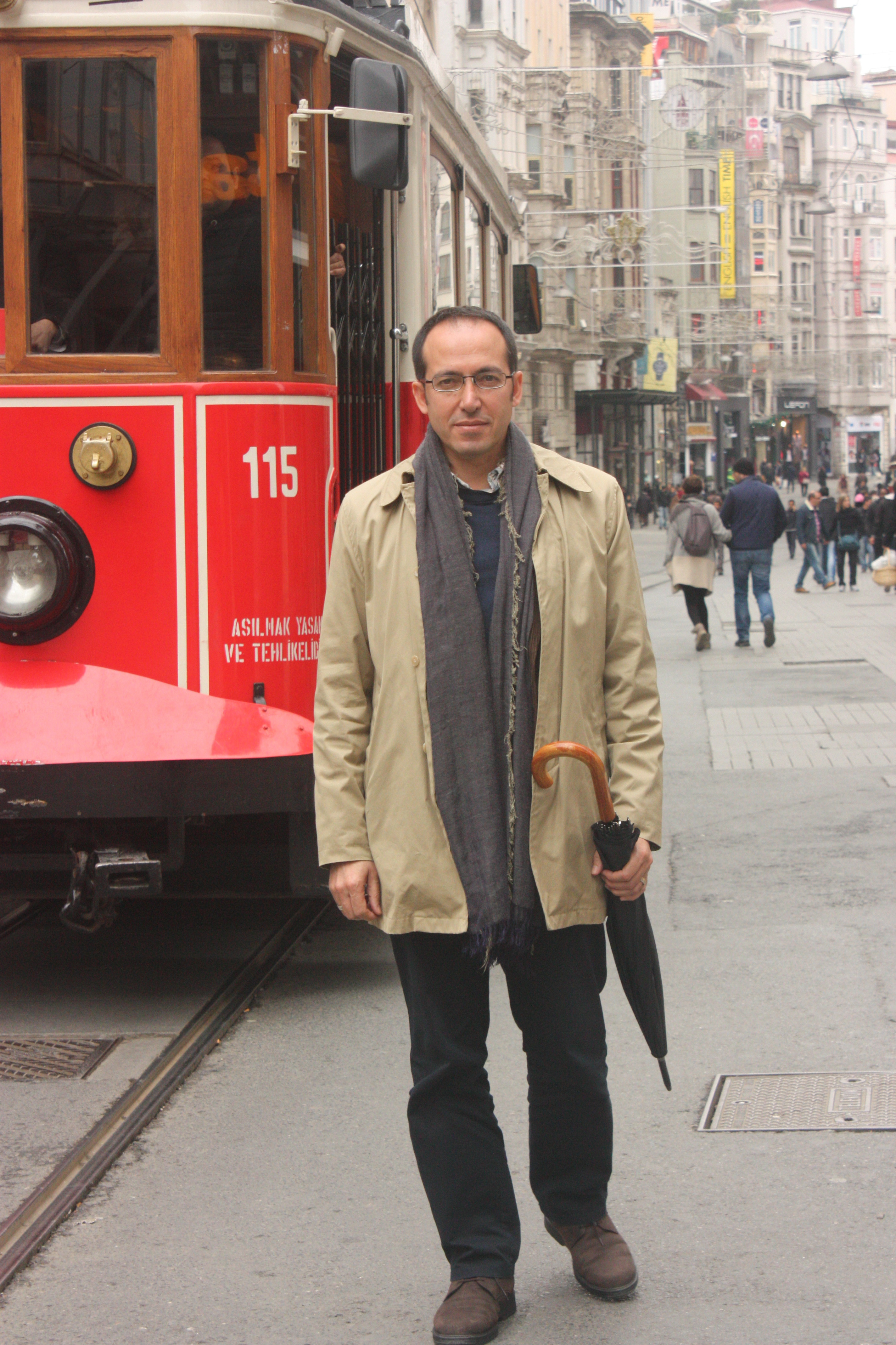 burhan sönmez author photo
